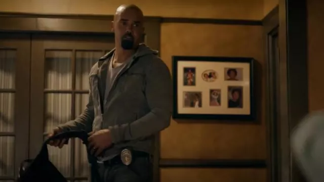 Veste en jean John Varvatos Scott portée par le sergent Daniel 'Hondo' Harrelson (Shemar Moore) dans S.W.A.T. (S07E08)