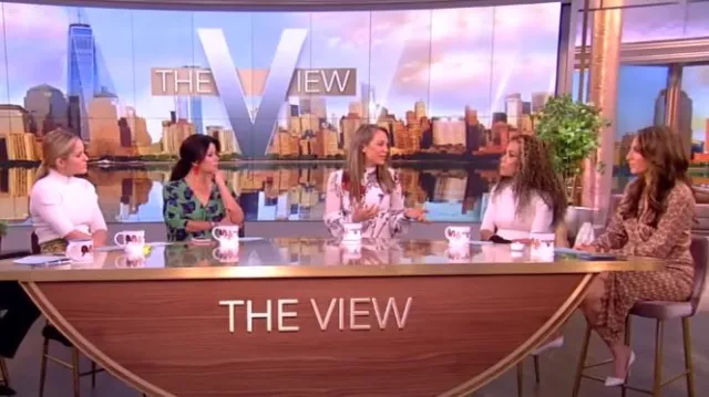 Cara Cara Ginny Linen Pants worn by Sara Haines as seen in The View on April 19, 2024