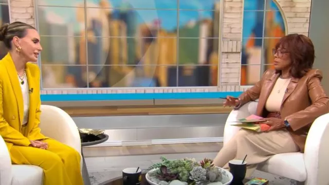 Blazer de cuero Alice + Olivia Macey usado por Gayle King como se ve en CBS Mornings el 19 de abril de 2024