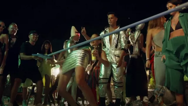 Lucuna Metal­lic Skirt worn by Amanda Batula as seen in Summer House (S08E09)
