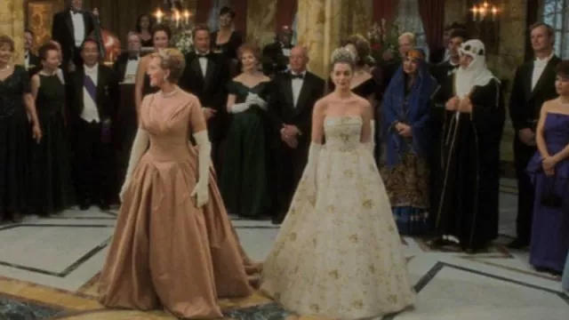La Femme Floral Print Dress in Ivory Gold worn by Mia Thermopolis (Anne Hathaway) in The Princess Diaries