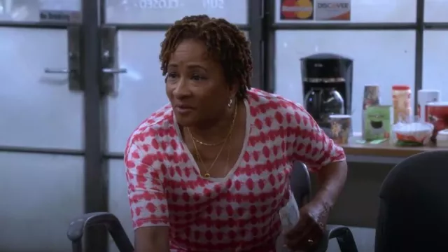 Madewell Mixed Chain Chunky Crescent Moon Necklace Set worn by Lucretia Turner (Wanda Sykes) as seen in The Upshaws (S05E04)
