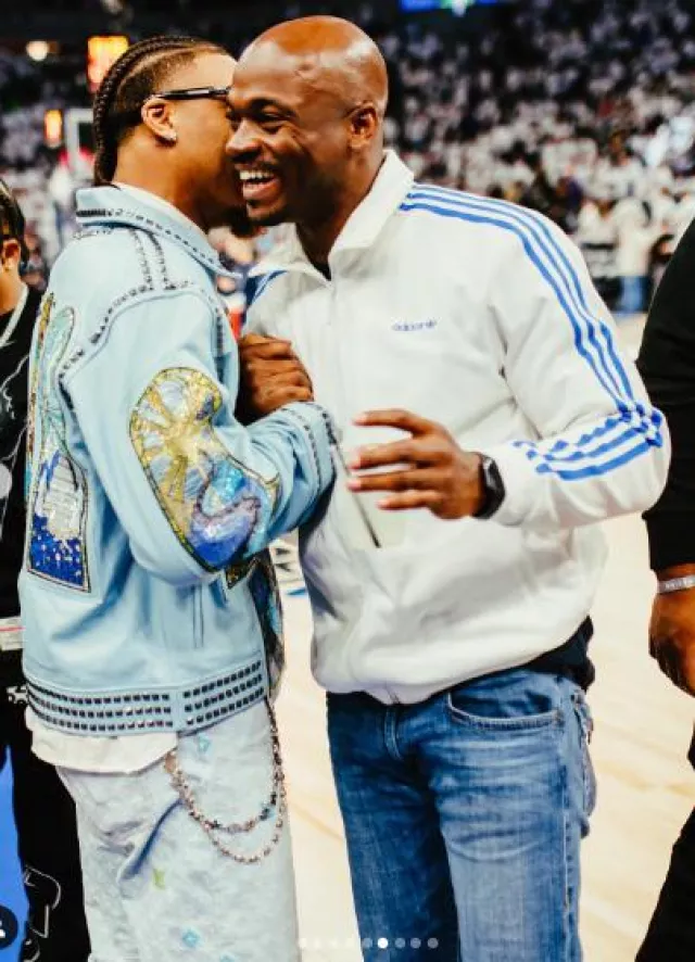 Jean Louis Vuitton x Tyler The Creator Light Blue Monogram porté par Justin Jefferson sur le compte Instagram @jjettas2