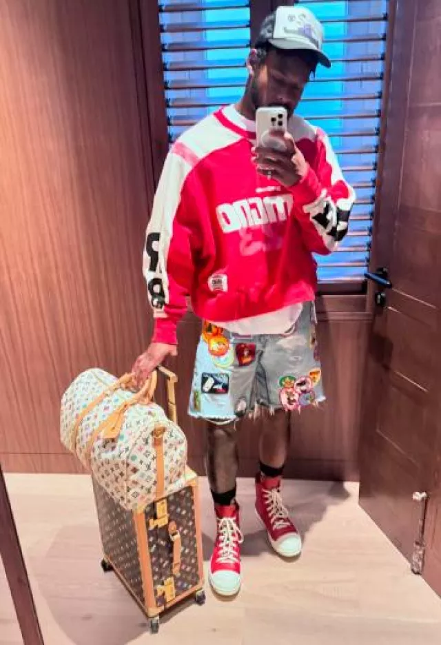 Sac Louis Vuitton x Tyler The Creator Cream 'Keepall 45' porté par JuJu Smith-Schuster sur le compte Instagram @juju