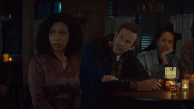 Metiseko Pre­cious Bou­quet worn by Cass (Gabrielle Dennis) as seen in The Big Door Prize (S02E01)