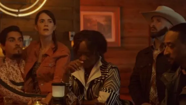 Damee Soutache Jkt portée par Ismenia (Crystal R. Fox) comme on le voit dans The Big Door Prize (S02E01)