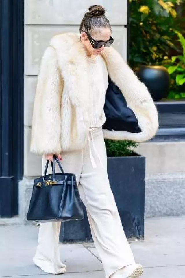 Hermès Birkin Bag worn by Jennifer Lopez in  New York City Post on April 8, 2024