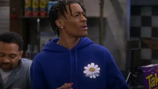H&M Loose Fit Print­ed Hood­ie worn by Kelvin Upshaw (Diamond Lyons) as seen in The Upshaws (S05E06)