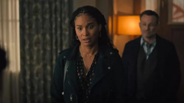 Treasure & Bond Floral imprimé bouton devant Dobby Blouse portée par Helen Grace (Joy Bryant) comme on le voit dans Les Chroniques de Spiderwick (S01E06)