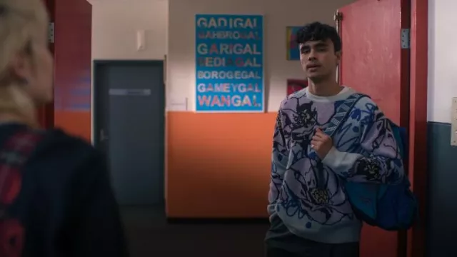 Pull Soulland Off-White Esrum porté par Malakai Mitchell (Thomas Weatherall) comme on le voit dans Heartbreak High (S02E08)