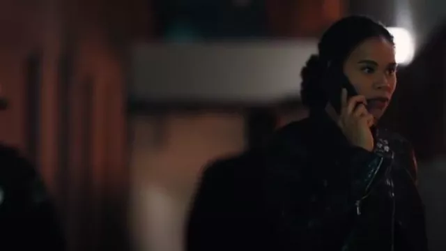 Lauren Ralph Lauren Veste en cuir portée par l’agent spécial Sheryll Barnes (Roxy Sternberg) comme on le voit dans FBI : Most Wanted (S05E10)