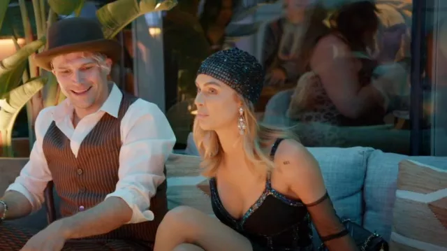 Babeyond des années 1920 perlé Cap porté par Lala Kent comme on le voit dans Vanderpump Rules (S11E14)