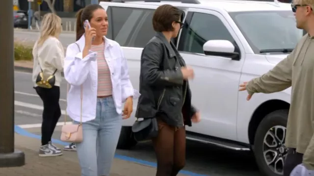 Vince Camuto Zofi Sac à bandoulière porté par Kate Maloney comme on le voit dans Vanderpump Rules (S11E14)