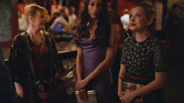 Kate Spade Morgan Rose Garden Wristlet worn by Ainsley (Stephanie Styles) as seen in Loot (S02E06)