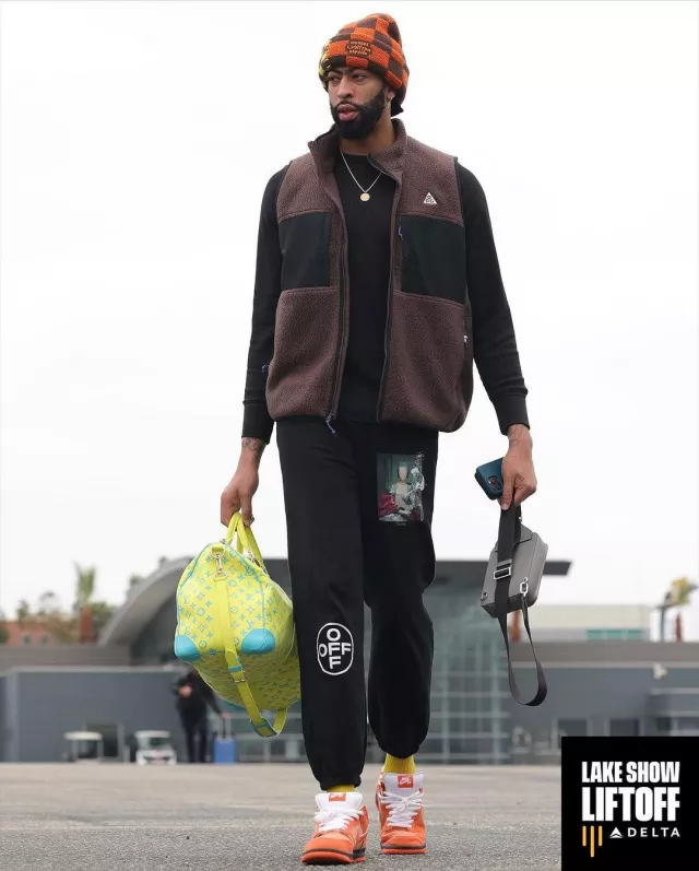 Nike Dunk Low Concepts 'Orange Lobster' worn by Anthony Davis on the Instagram account @lakers