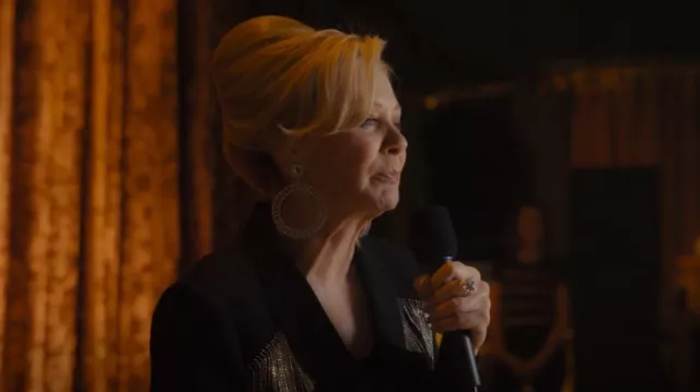 Cinq à Sept Ira Blazer usado por Deborah Vance (Jean Smart) como se ve en Hacks (T02E06)