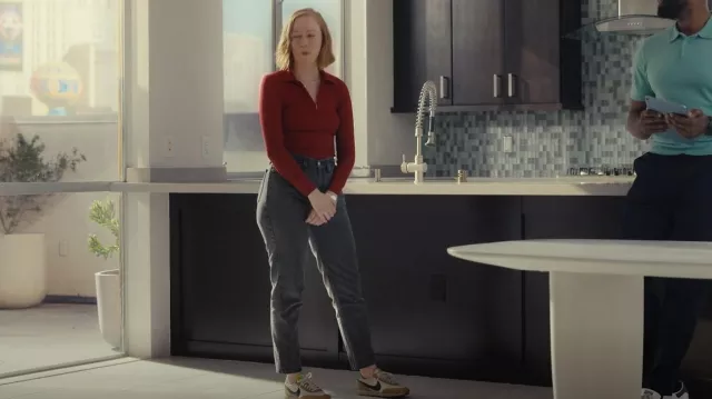 Levi's Ta­per Jean worn by Ava (Hannah Einbinder) as seen in Hacks (S02E08)