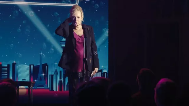 Cinq à Sept Den­im Blaz­er worn by Deborah Vance (Jean Smart) as seen in Hacks (S03E01)