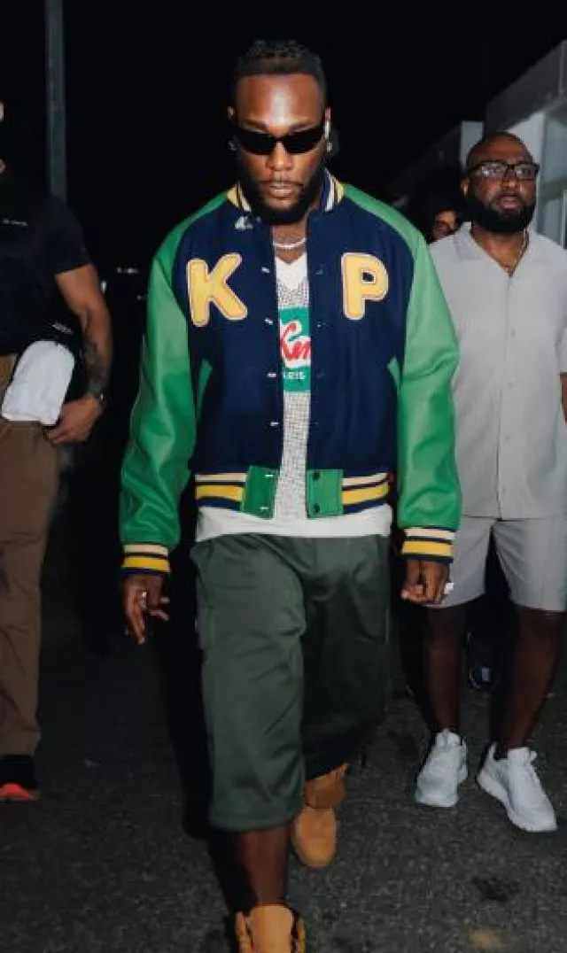 Kenzo Olive Green 'Army' Cargo Shorts usado por Burna Boy en la cuenta de Instagram @burnaboygram