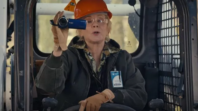 Vintage Carhartt Hood­ed Jack­et worn by Deborah Vance (Jean Smart) as seen in Hacks (S03E02)
