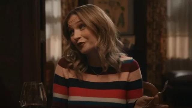 J.Crew Everyday Stripe Pull à col rond en cachemire rose marine multi rayures porté par Eddie Janko (Vanessa Ray) comme on le voit dans Blue Bloods (S14E08)