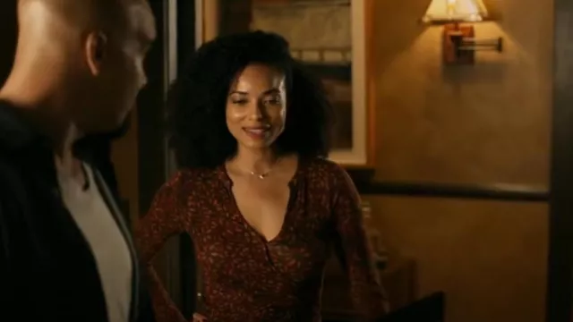 Vestido de Shayla de Free People usado por Nichelle Carmichael (Rochelle Aytes) como se ve en S.W.A.T. (S07E09)