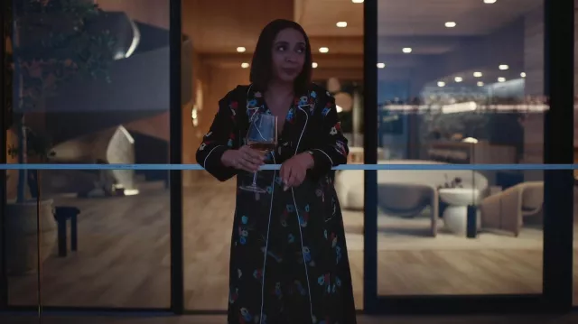 Maillot Rixo Floral Print Bata Marta usada por Molly Novak (Maya Rudolph) como se ve en Loot (S02E07)