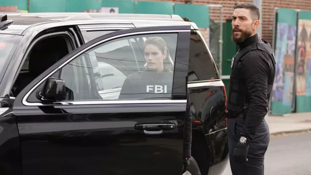 Rolex avec montre à cadran en acier portée par l’agent spécial Omar Adom 'OA' Zidan (Zeeko Zaki) comme on le voit dans FBI (S05E11)