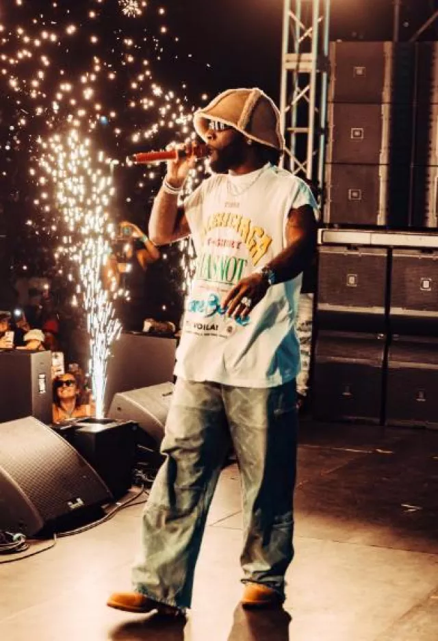 Timberland 6 Premium Boot Wheat usado por Burna Boy en la cuenta de Instagram @burnaboygram