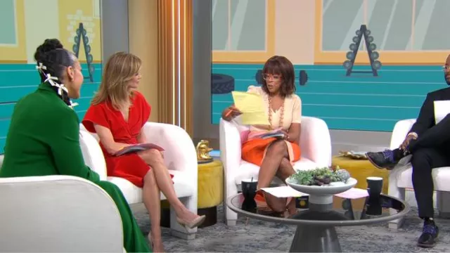 Vestido midi de crepé elástico de Prabal Gurung usado por Natalie Morales como se ve en CBS Mornings el 8 de mayo de 2024