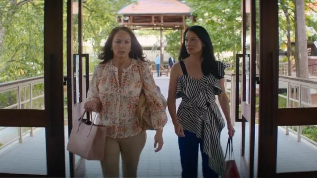 Self-Portrait Asym­met­ric Striped Crepe Top In Black worn by Joyce Newman (Lucy Liu) as seen in A Man in Full (S01E01)