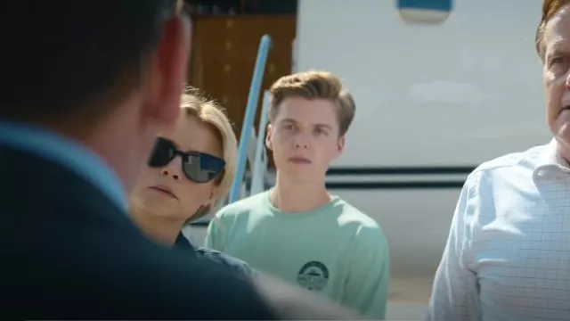 Lunettes de soleil Prada en acétate œil-de-chat portées par Serena Croker (Sarah Jones) comme on le voit dans A Man in Full (S01E03)