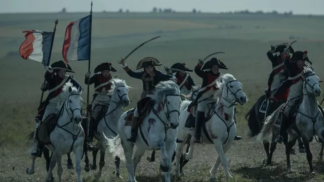 Bottes portées par Napoléon Bonaparte (Joaquin Phoenix) vues dans le film Napoléon