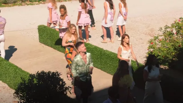Vestido de seda de la Reforma Frankie usado por Grace Cottrell como se ve en Vanderpump Villa (S01E07)