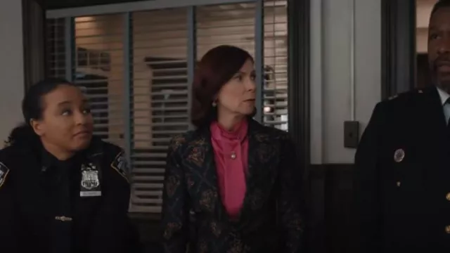 Etro Blaz­er Jack­et worn by Elsbeth Tascioni (Carrie Preston) as seen in Elsbeth (S01E08)