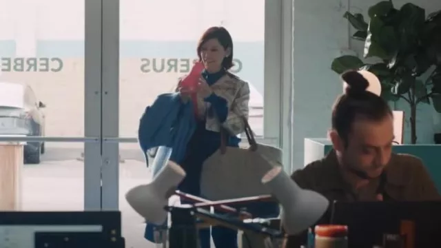 Gérard Darel Mar­i­lyn Ca­ble Knit Tote worn by Elsbeth Tascioni (Carrie Preston) as seen in Elsbeth (S01E08)