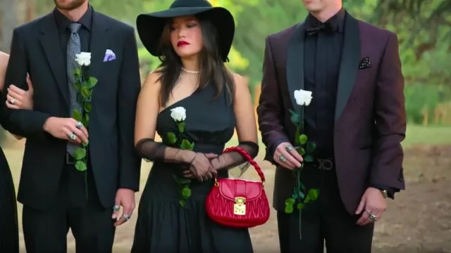 Miu Miu Mate­lassé Leather Mi­ni Bag worn by Grace Cottrell as seen in Vanderpump Villa (S01E08)