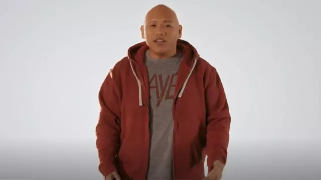 Camiseta gráfica de Chaser Slayer para hombre usada por Reginald Baskin (Jacob Batalon) como se ve en Reginald the Vampire (T02E01)