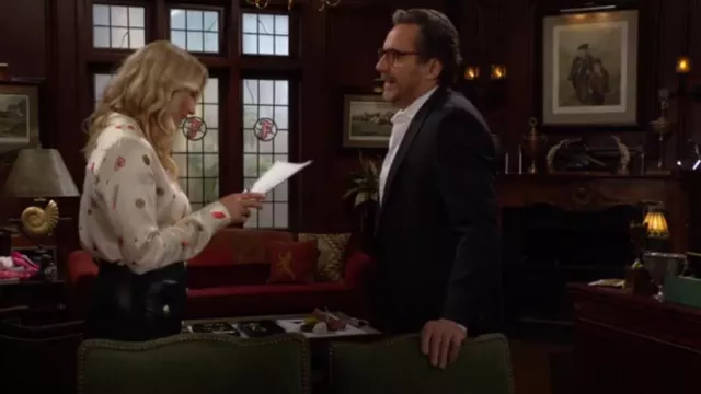Falda midi de piel sintética de L'Agence Milann usada por Brooke Logan (Katherine Kelly Lang) como se ve en The Bold and the Beautiful el 23 de abril de 2024