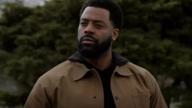 Veste de corvée Filson portée par Kevin Atwater (Laroyce Hawkins) vue dans Chicago P.D. (S11E11)
