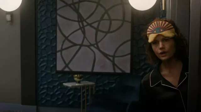 Masque pour les yeux Free People El Cosmico porté par Grace Gordon Greene (Carla Gugino) comme on le voit dans The Girls on the Bus (S01E10)