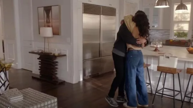 Alice + Olivia Cay Baggy Cargo Jeans usados por Layla Keating (Greta Onieogou) como se ve en All American (S06E07)