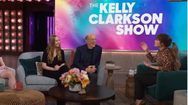 Top à manches longues froissé léopard Topshop porté par Kelly Clarkson tel que vu dans le spectacle Kelly Clarkson le 16 mai 2024