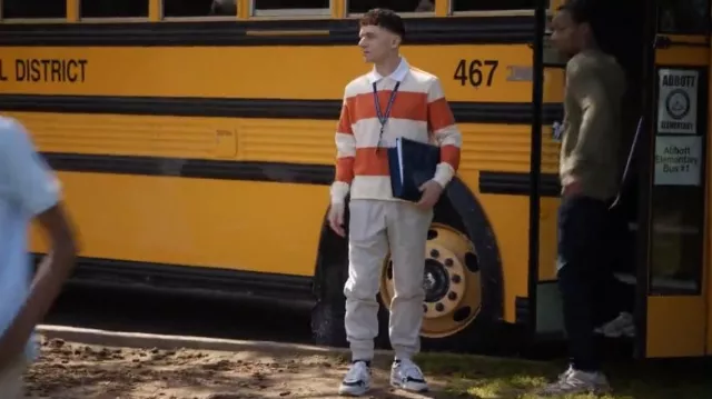 Chemise de rugby classique Bdg portée par Jacob Hill (Chris Perfetti) telle qu’elle est vue dans Abbott Elementary (S03E13)