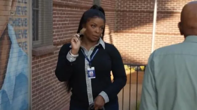Zara Se­mi-Cir­cu­lar Ear­rings worn by Ava Coleman (Janelle James) as seen in Abbott Elementary (S03E13)