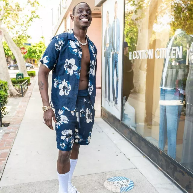 Vince Navy Floral Blossom Linen Shirt worn by Bobby Shmurda on the Instagram account @itsbobbyshmurda