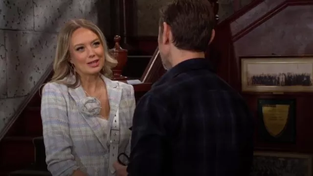 Veste Cinq à Sept Pricilla portée par Abby Newman (Melissa Ordway) telle que vue dans Les Feux de l’Amour le 16 mai 2024