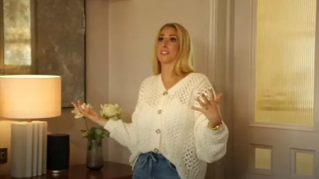 In The Style Balloon Sleeve Cardigan worn by Stacey Solomon as seen in Stacey Solomon's Renovation Rescue (S01E05)