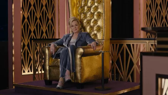 Cinq à Sept Shirley Vel­vet Pants worn by Deborah Vance (Jean Smart) as seen in Hacks (S03E03)