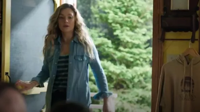 Levi's Den­im Shirt worn by Lola Gunderson (Amalia Williamson) as seen in Sullivan's Crossing (S02E04)
